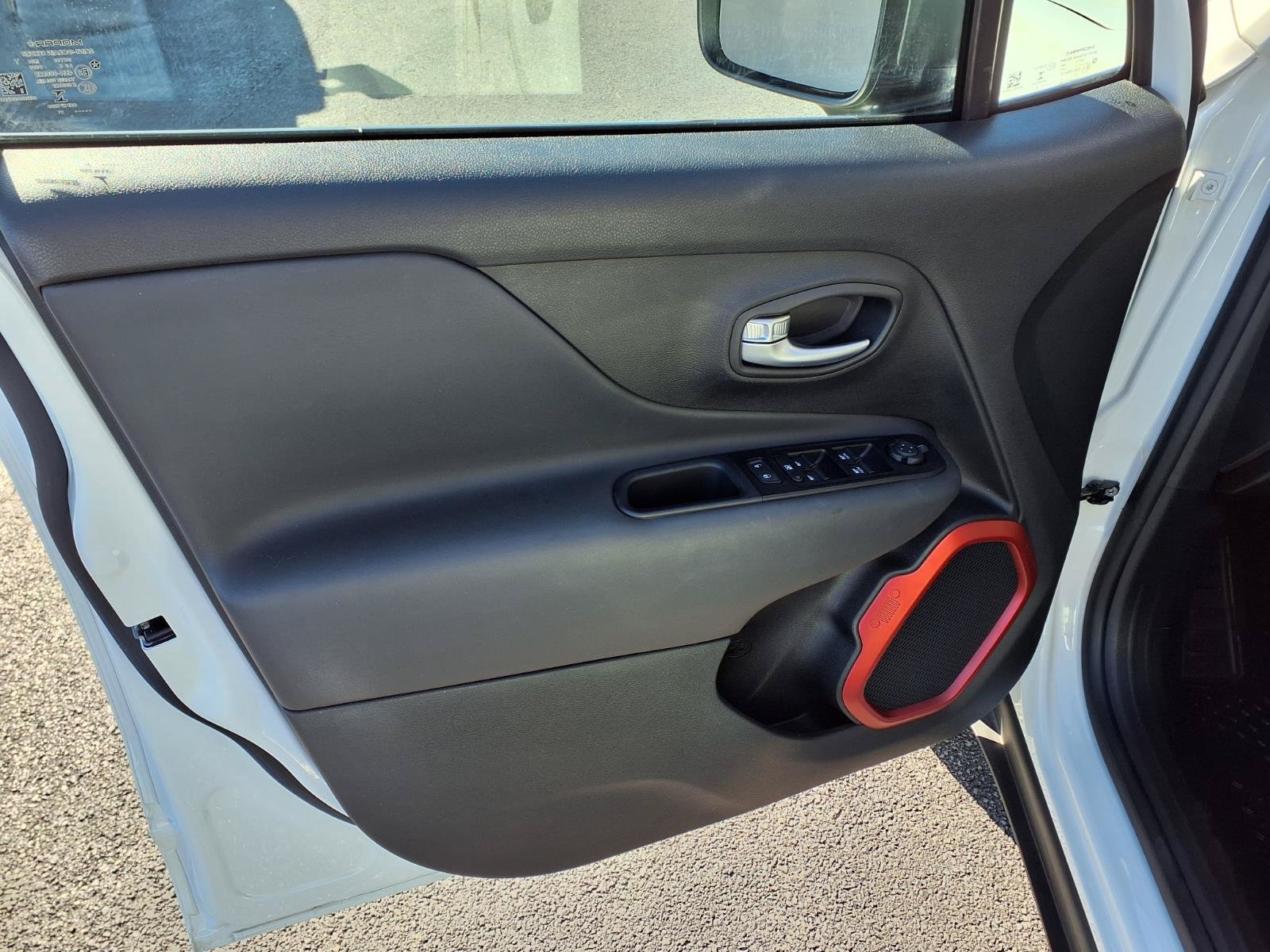 Used 2021 Jeep Renegade Trailhawk AWD/4WD image 16