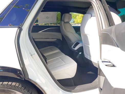 New 2026 Cadillac Lyriq Luxury image 10