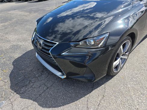 Used 2018 Lexus IS 300 w/ Premium Package RWD image 9