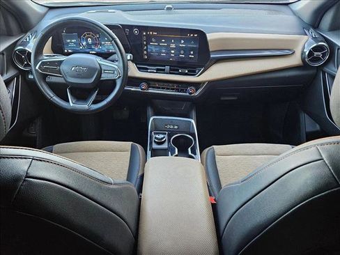 Used 2025 Chevrolet Equinox ACTIV w/ Safety and Technology Package image 18