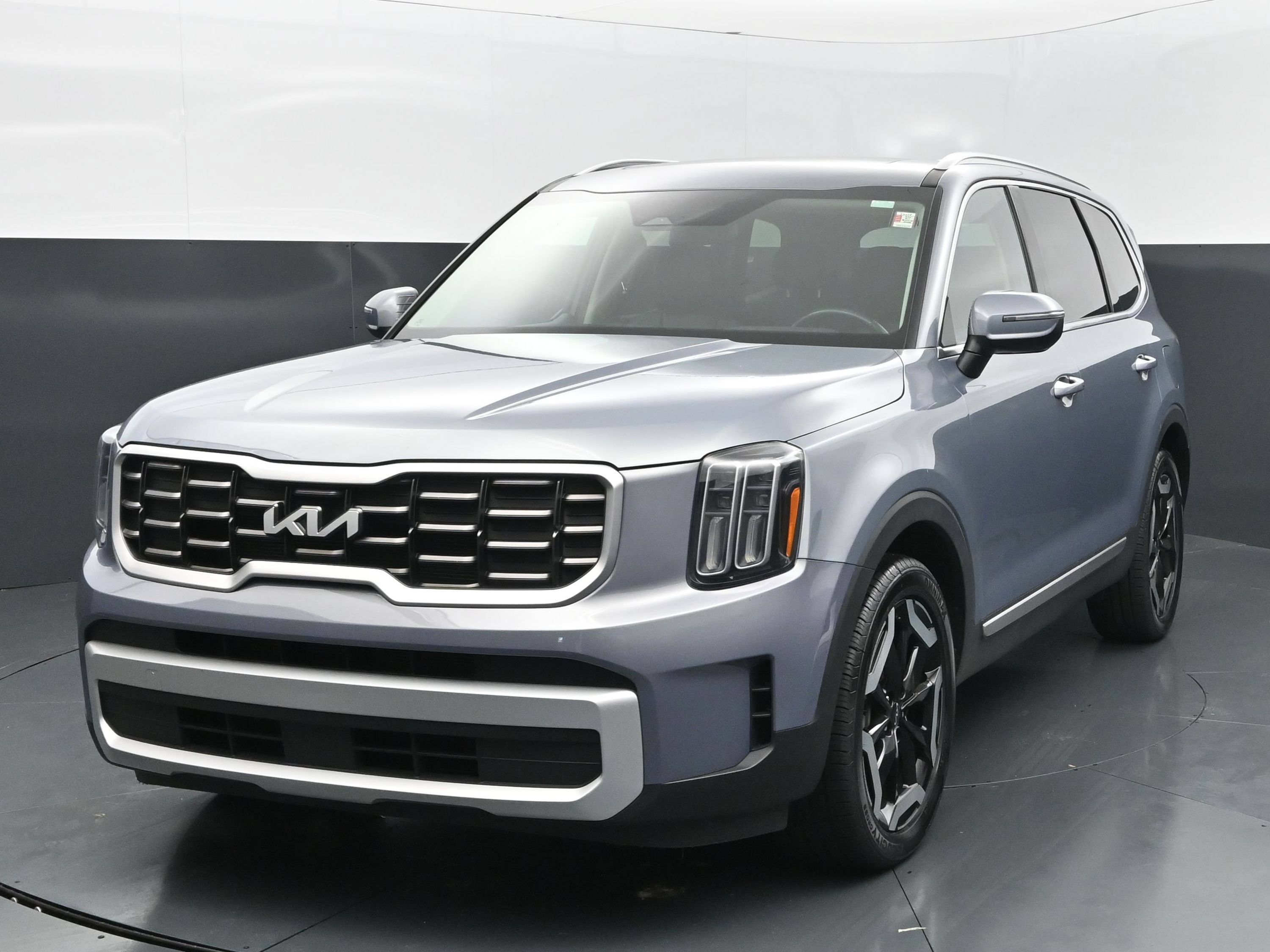 Used 2025 Kia Telluride S FWD image 1
