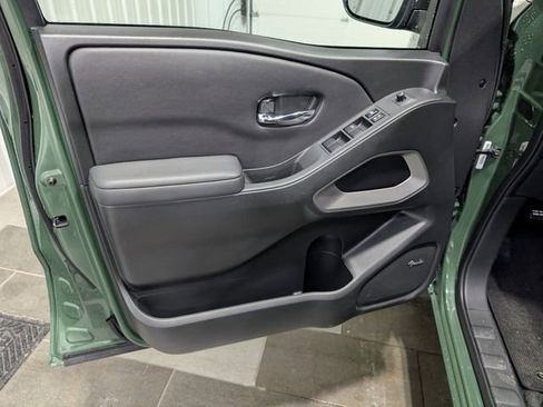 Used 2022 Nissan Frontier SV w/ SV Premium Package image 13