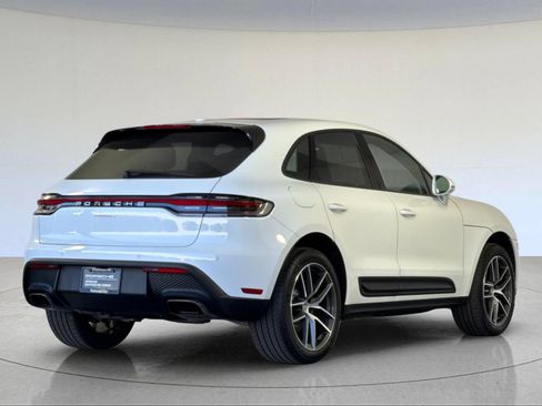 Certified 2026 Porsche Macan AWD/4WD image 8