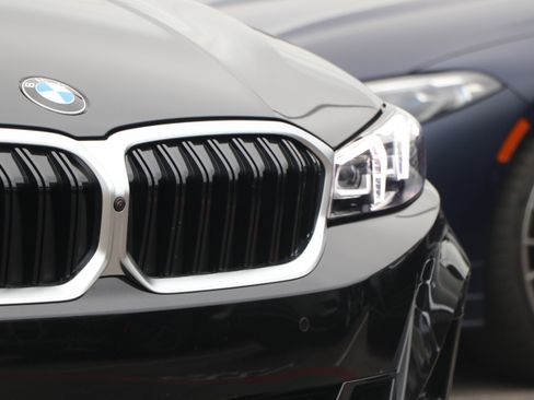 Used 2025 BMW 330i xDrive Sedan w/ Premium Package image 6