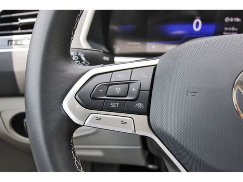 Used 2024 Volkswagen Tiguan SE w/ Panoramic Sunroof Package AWD/4WD image 15