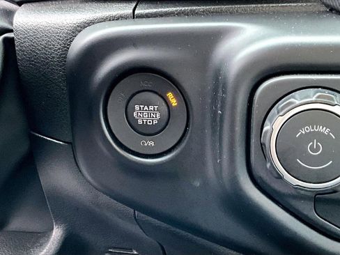 Certified 2022 Jeep Gladiator Sport image 26