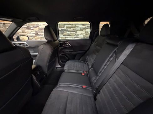 Used 2023 Mitsubishi Outlander SE image 25