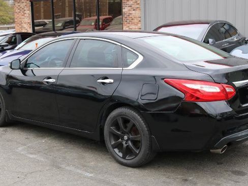 Used 2017 Nissan Altima 2.5 S w/ Power Driver Seat Package FWD image 3