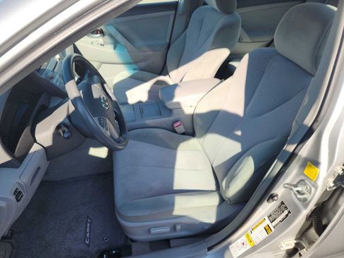 Used 2011 Toyota Camry LE image 3