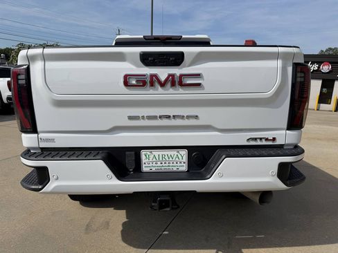 Used 2024 GMC Sierra 2500 AT4 w/ AT4 Premium Plus Package AWD/4WD image 8