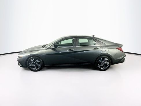 Used 2025 Hyundai Elantra Limited FWD image 4