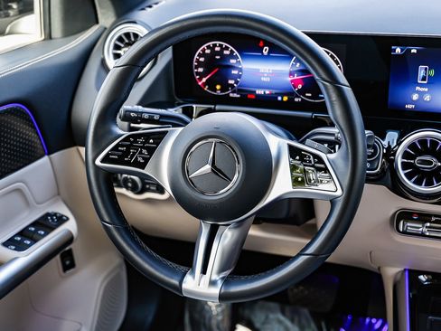 Used 2025 Mercedes-Benz GLA 250 image 13