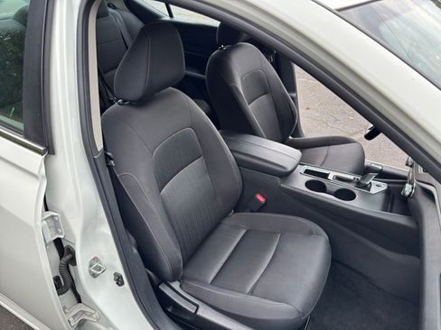 Used 2025 Nissan Altima 2.5 SV FWD image 36