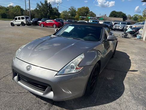 Used 2010 Nissan 370Z Roadster image 12