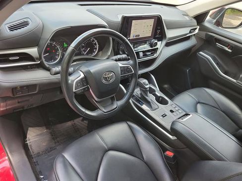 Used 2023 Toyota Highlander L image 2