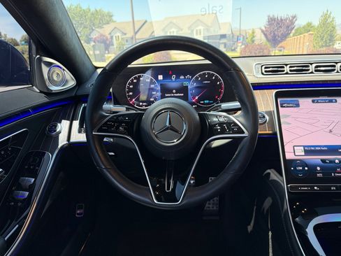 Used 2022 Mercedes-Benz S 580 4MATIC Sedan w/ AMG Line Package image 9