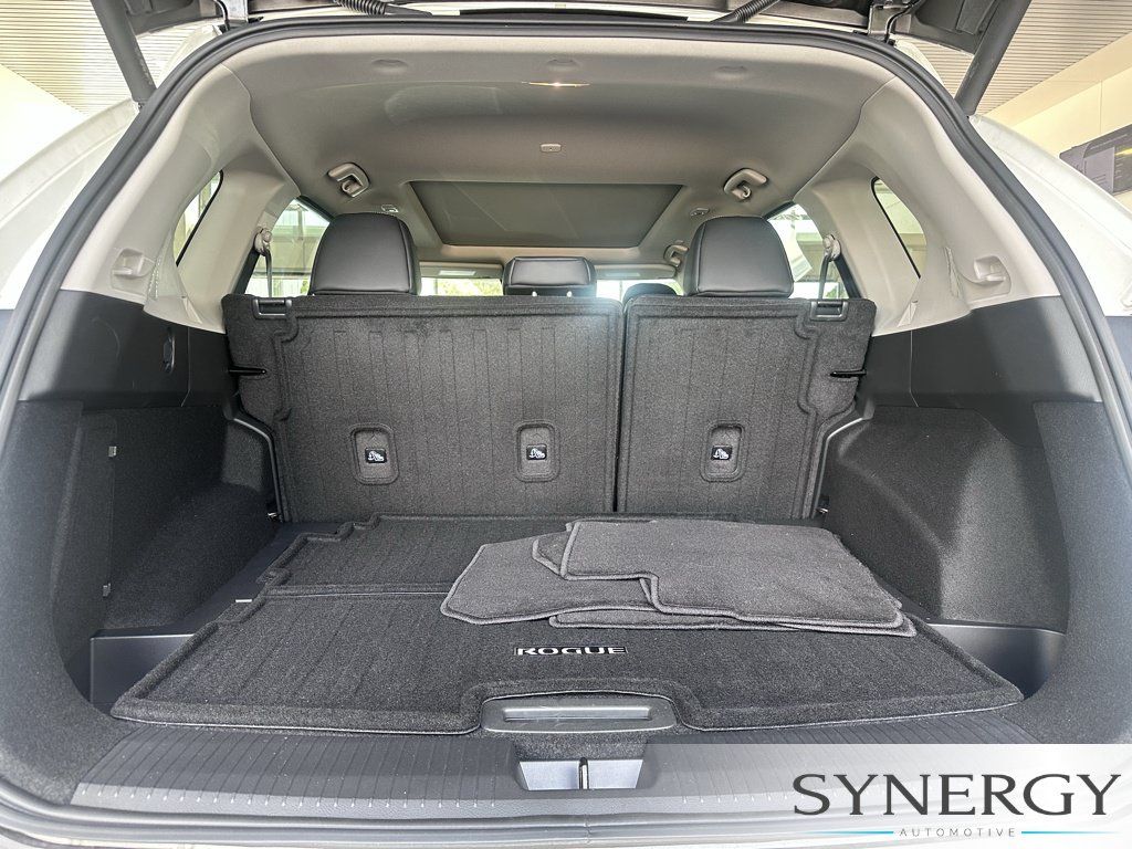 Used 2023 Nissan Rogue SL w/ SL Premium Package FWD image 9