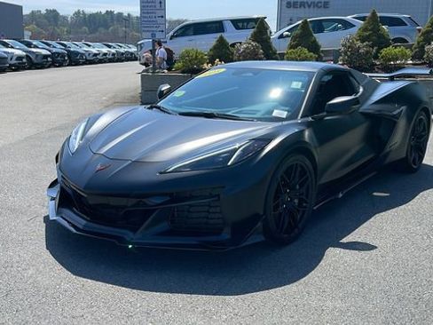 Used 2025 Chevrolet Corvette Z06 w/ Z07 Performance Package RWD image 3