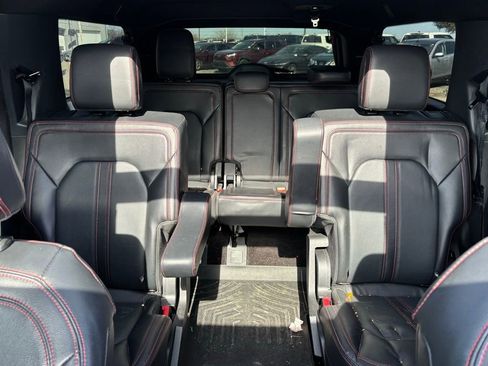 Used 2022 Ford Expedition Max Limited image 9