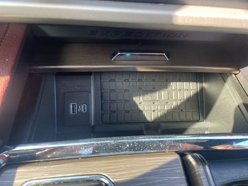 Used 2023 Ford Expedition Limited AWD/4WD image 29
