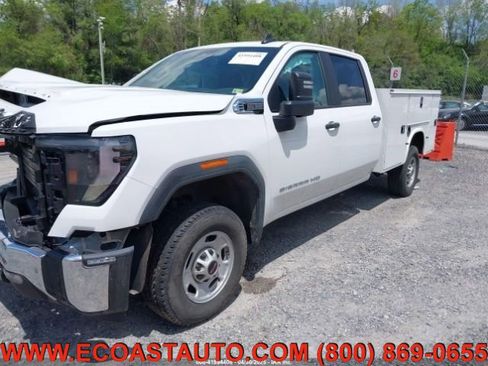 Used 2024 GMC Sierra 2500 Pro w/ Convenience Package image 4