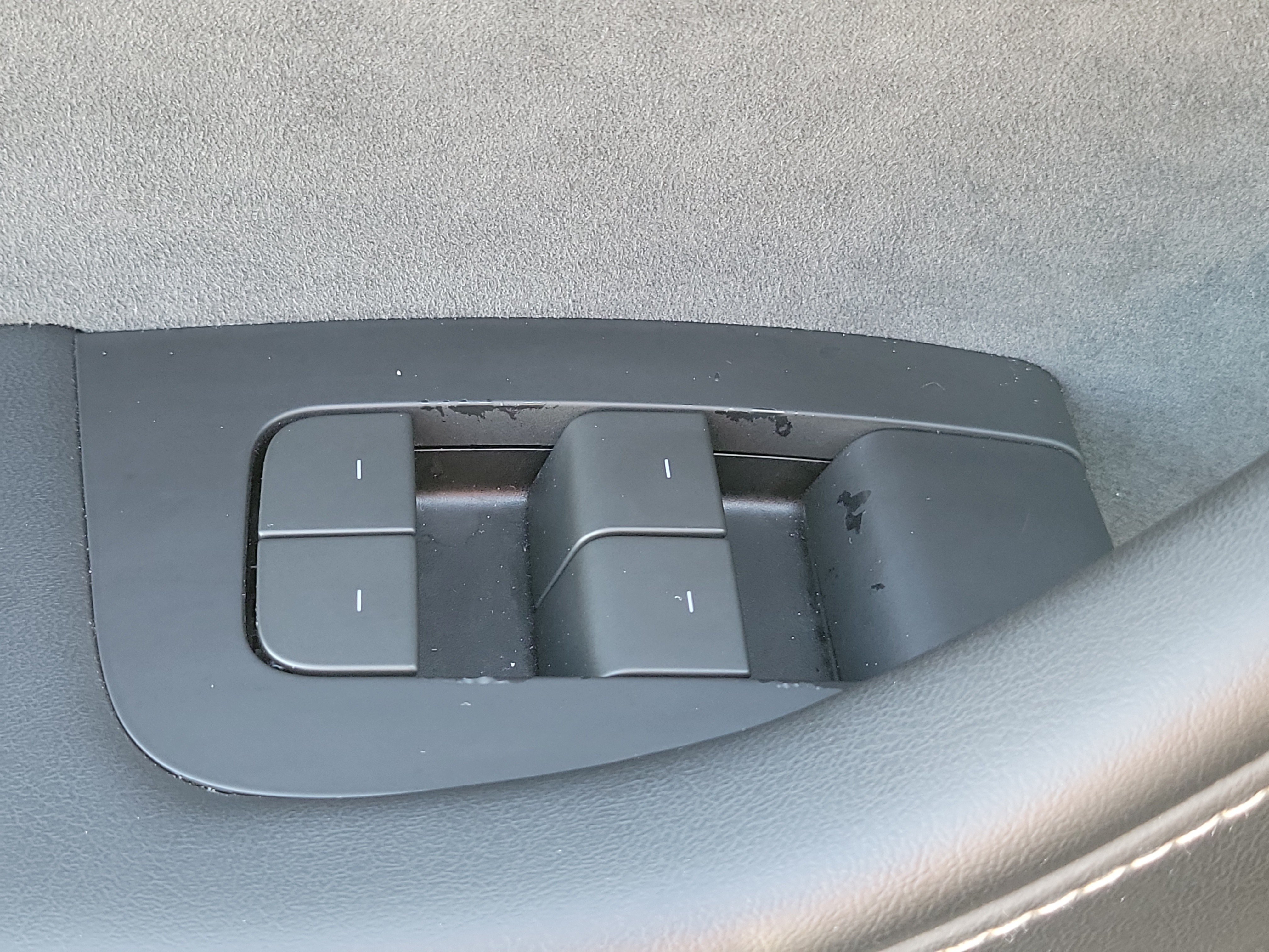 Used 2024 Tesla Model Y Long Range AWD/4WD image 31