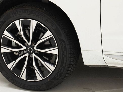 Used 2023 Volvo XC60 B5 Plus AWD/4WD image 67