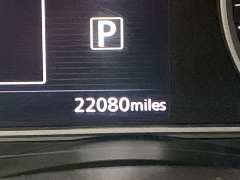 Used 2025 Nissan Versa SV image 9