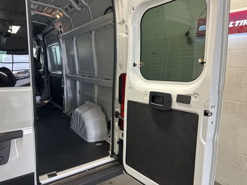 Used 2024 RAM ProMaster 2500 FWD image 6