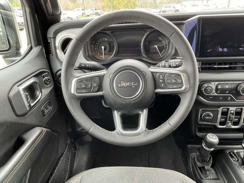 Used 2025 Jeep Wrangler Unlimited Sahara w/ Safety Group image 12