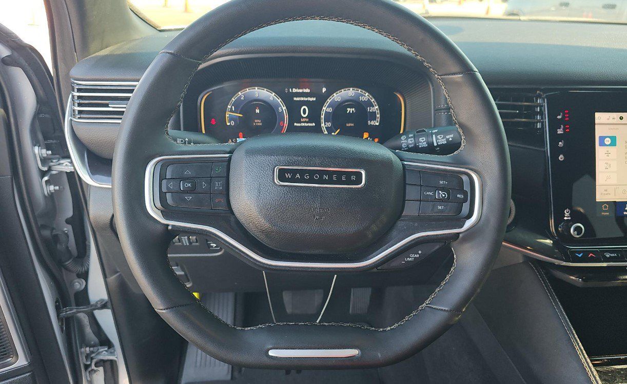 Used 2023 Jeep Wagoneer 4WD image 8