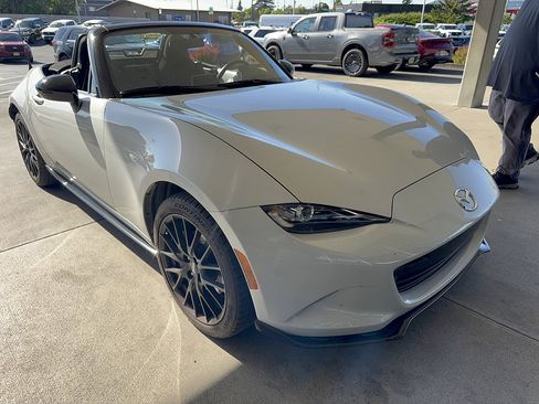 Used 2016 MAZDA MX-5 Miata Club w/ Brembo/BBS Package RWD image 2