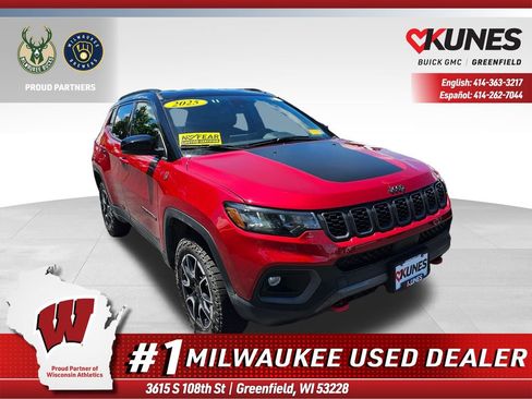 Used 2025 Jeep Compass Trailhawk AWD/4WD image 1