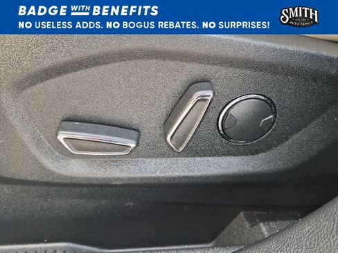 Used 2018 Ford Edge Titanium w/ Technology Package FWD image 21