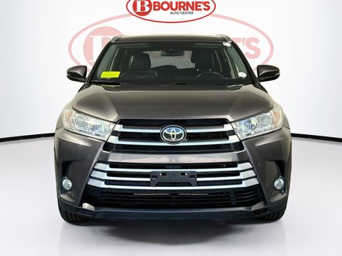 Used 2019 Toyota Highlander XLE w/ Carpet Mat Package (TMS) AWD/4WD image 5