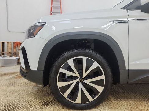 Used 2023 Volkswagen Taos SE image 19