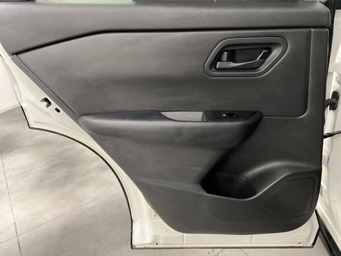 Used 2024 Nissan Rogue S FWD image 19