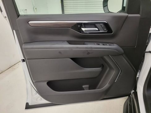 New 2026 Chevrolet Suburban LS image 25