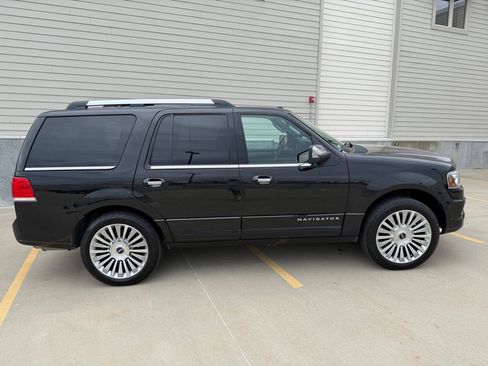 Used 2015 Lincoln Navigator 4WD image 2