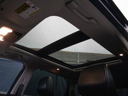 Used 2023 Nissan Rogue SV w/ SV Premium B Package image 35