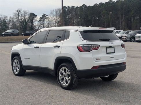 Used 2025 Jeep Compass Sport image 6