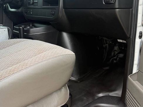 Used 2014 Chevrolet Express 2500 RWD image 49