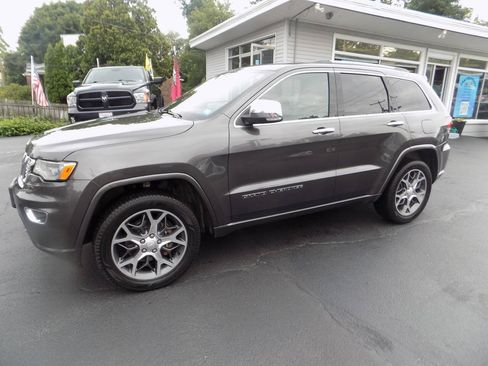 Used 2020 Jeep Grand Cherokee Overland AWD/4WD image 9