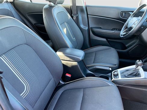 Used 2022 Hyundai Venue Limited image 27