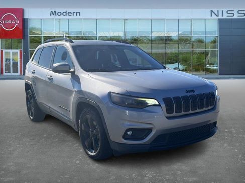 Used 2019 Jeep Cherokee Latitude Plus image 3