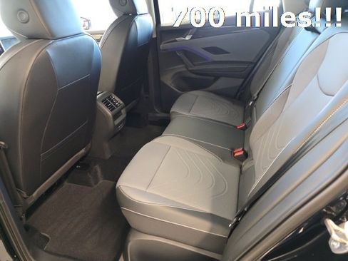 Certified 2025 Volkswagen Tiguan SE image 10