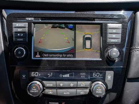 Used 2018 Nissan Rogue SL AWD/4WD image 17