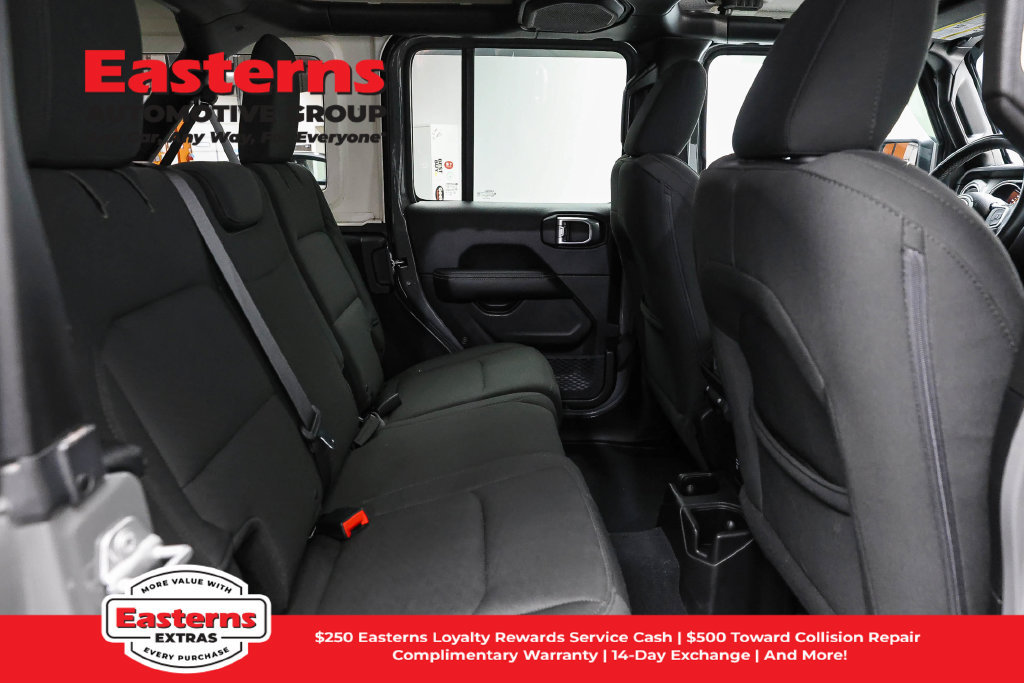 Used 2018 Jeep Wrangler Unlimited Sahara AWD/4WD image 22