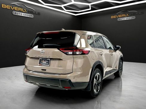 Used 2025 Nissan Rogue SV image 5