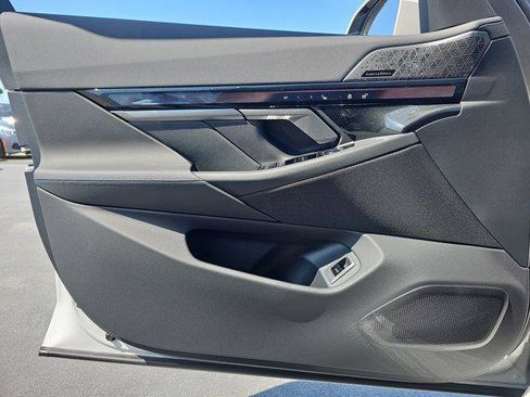 New 2026 BMW 550e xDrive w/ Executive Package image 27